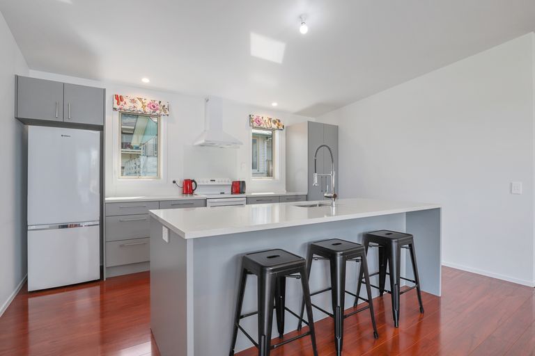 Photo of property in 10 Burgess Street, Te Aroha, 3320