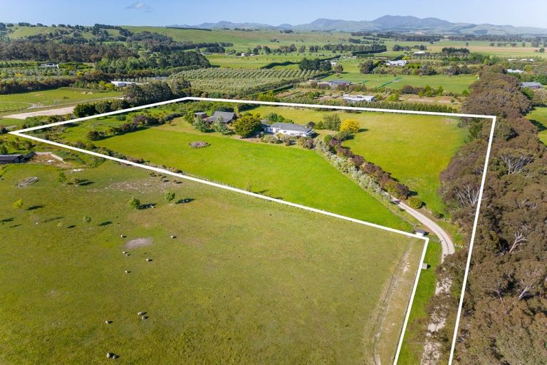 Photo of property in 24b Cromarty Drive, Martinborough, 5784