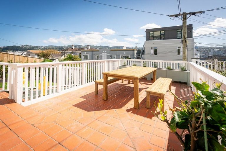 Photo of property in 16 Hawker Street, Mount Victoria, Wellington, 6011