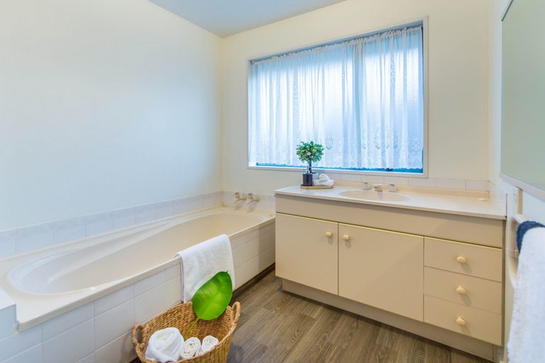 Photo of property in 1/15 Showgate Avenue, Sockburn, Christchurch, 8042