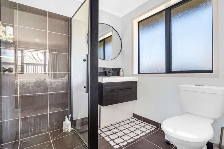 Photo of property in 12 Bella Villa Drive, Waiuku, 2123