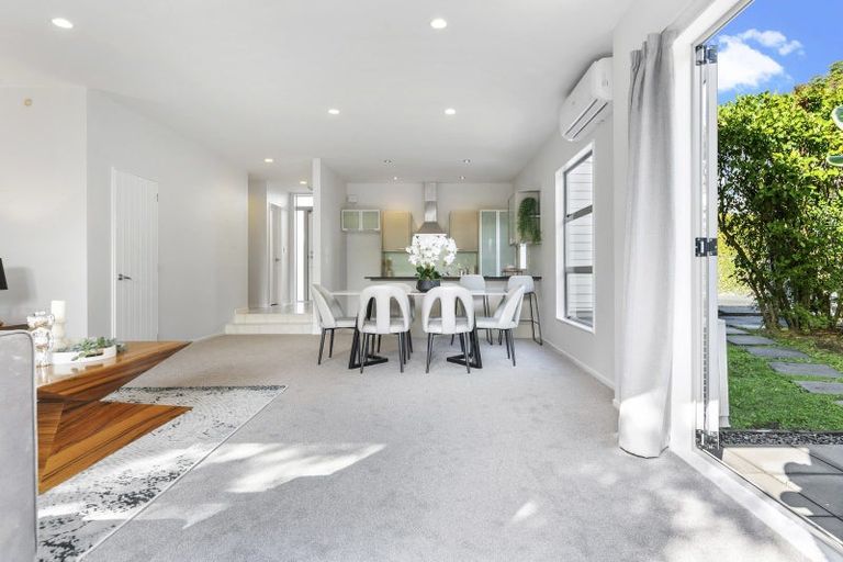 Photo of property in 5/40 Scarlet Oak Drive, Schnapper Rock, Auckland, 0632