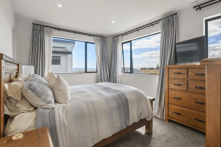 Photo of property in 11 Koiora Road, Clarks Beach, 2122