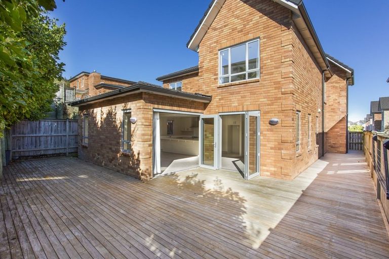 Photo of property in 12 Horizon View Road, Oteha, Auckland, 0632