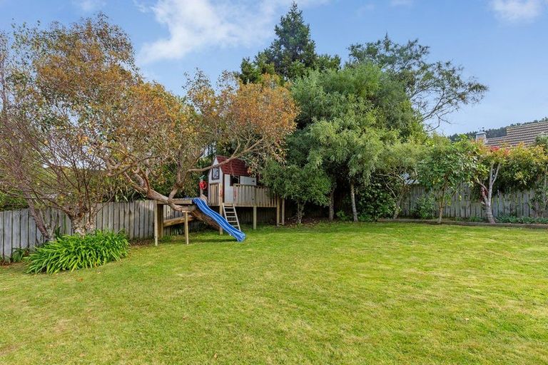 Photo of property in 68 Kiwi Crescent, Tawa, Wellington, 5028