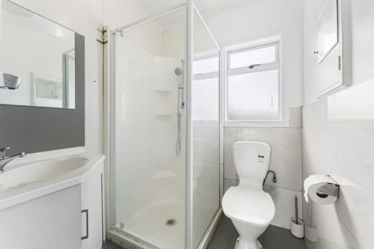 Photo of property in 3181 Great North Road, New Lynn, Auckland, 0600