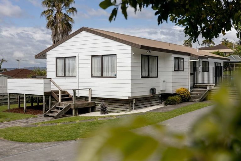 Photo of property in 7a Omokoroa Road, Omokoroa, 3114