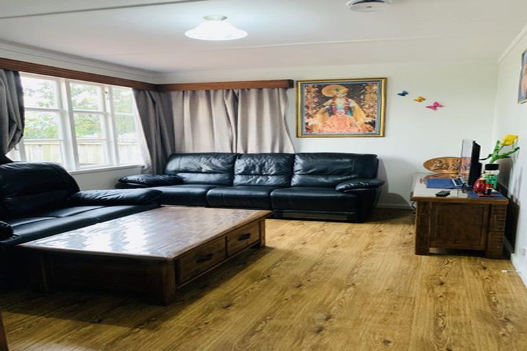 Photo of property in 3154 Great North Road, New Lynn, Auckland, 0600