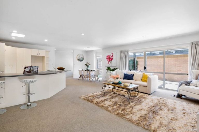 Photo of property in 220/12 Northcross Drive, Oteha, Auckland, 0632