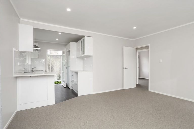 Photo of property in 2/7 Ashcroft Avenue, Mangere Bridge, Auckland, 2022
