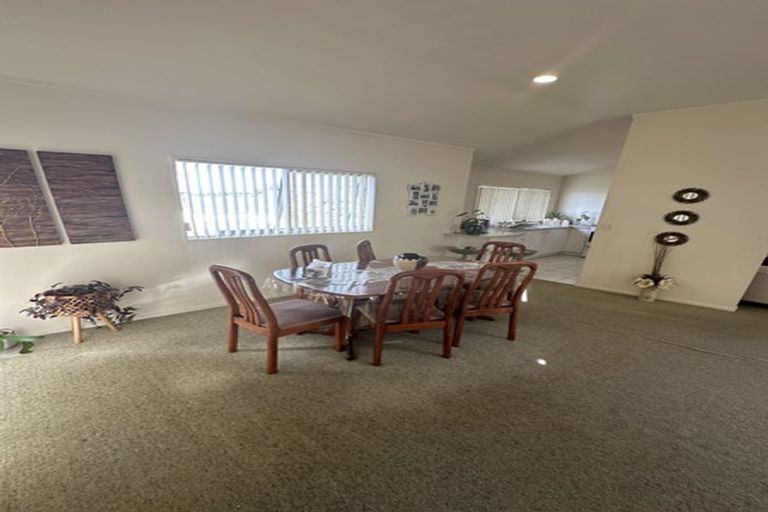 Photo of property in 36 Barbados Drive, Unsworth Heights, Auckland, 0632