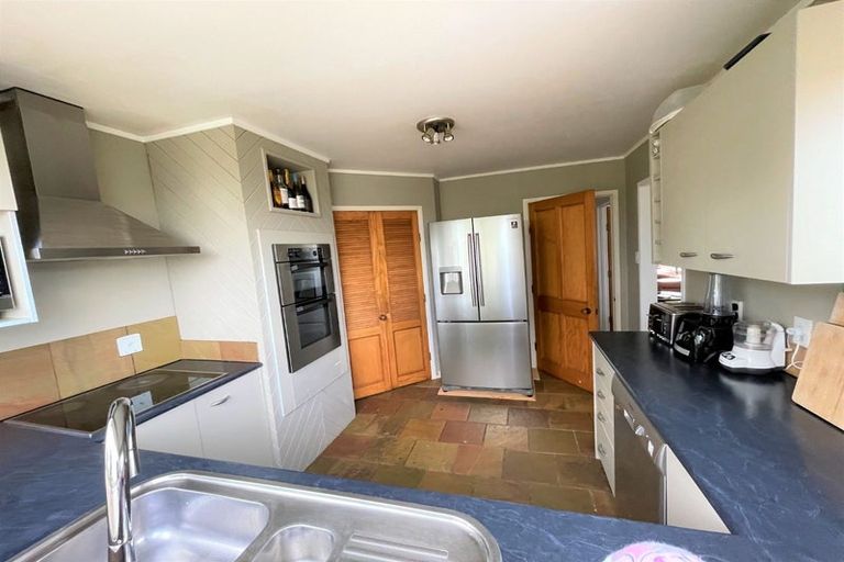 Photo of property in 54 Spence Road, Henderson, Auckland, 0612