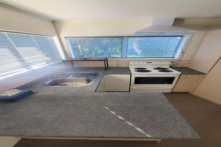 Photo of property in 1/21 Target Road, Totara Vale, Auckland, 0629