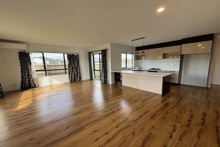 Photo of property in 38 Koroheke Road, Takanini, 2110