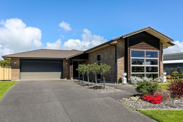 Photo of property in 19 Manukaka Heights, Hurdon, New Plymouth, 4310