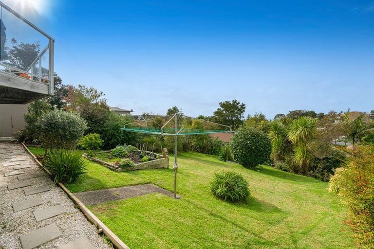 Photo of property in 25 Moffat Road, Red Beach, 0932