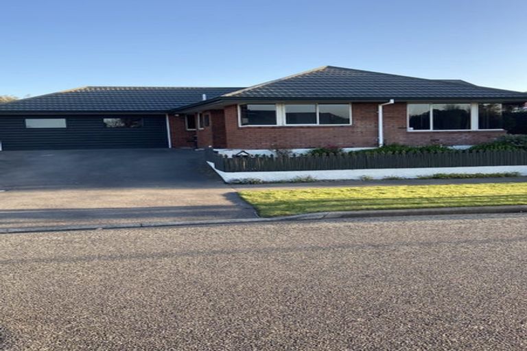 Photo of property in 19 Orlando Crescent, Waimairi Beach, Christchurch, 8083