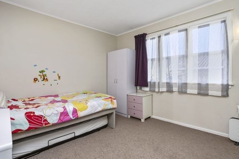 Photo of property in 17 Seabrook Avenue, New Lynn, Auckland, 0600