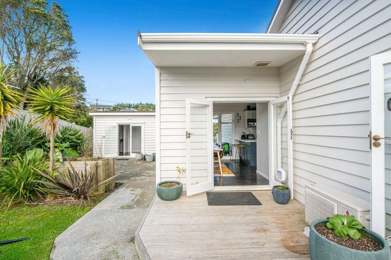 Photo of property in 16 St James Avenue, Helensville, 0800