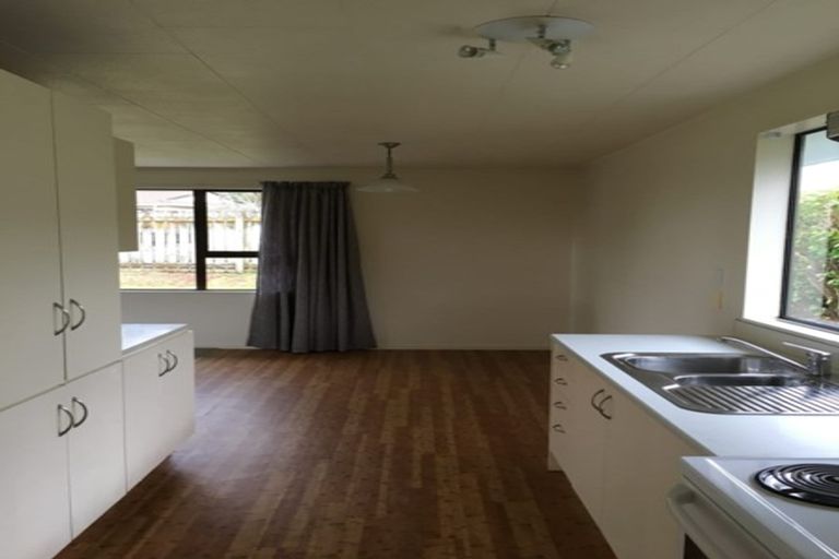 Photo of property in 60 Lavelle Road, Henderson, Auckland, 0612