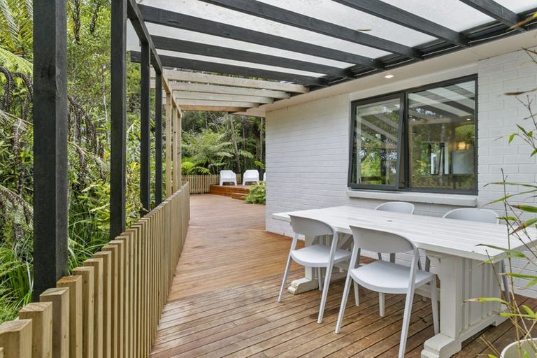 Photo of property in 228 Mountain Road, Henderson Valley, Auckland, 0612