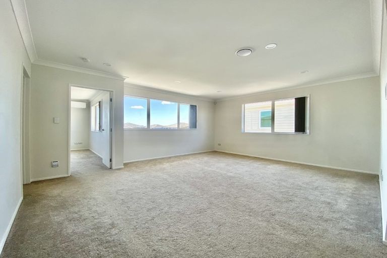 Photo of property in 70 Donegal Park Drive, Flat Bush, Auckland, 2019