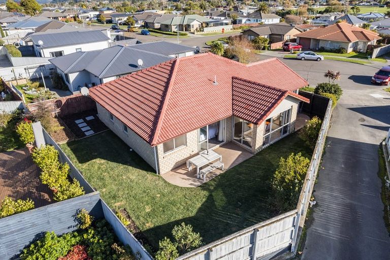 Photo of property in 17 Fraser Colman Grove, Wainuiomata, Lower Hutt, 5014