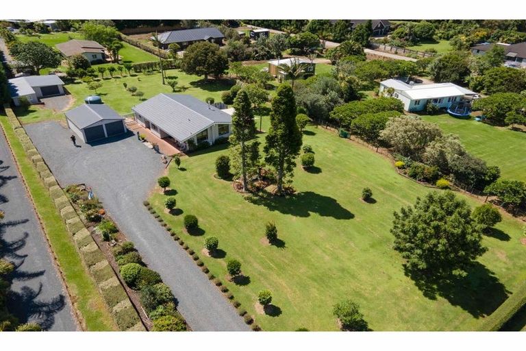 Photo of property in 38 Riddell Road, Kerikeri, 0230