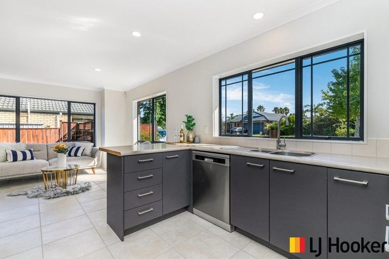 Photo of property in 3 Ashland Place, Weymouth, Auckland, 2103