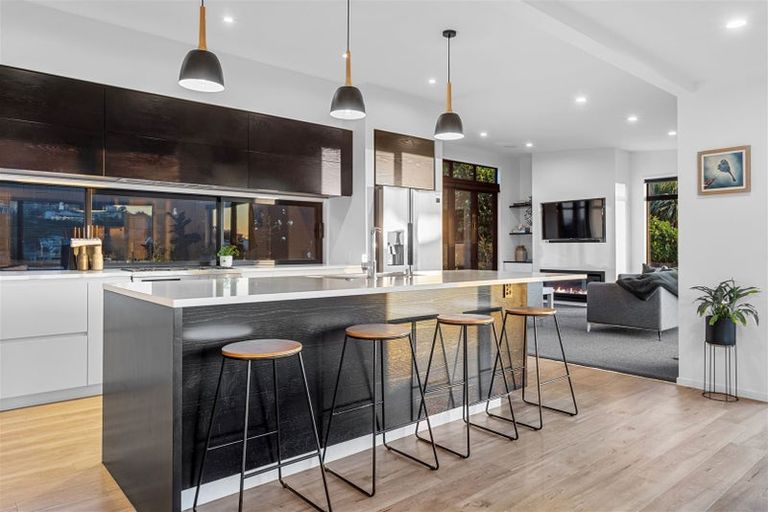 Photo of property in 17 Drayton Drive, Mount Pleasant, Christchurch, 8081