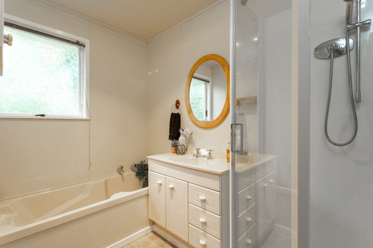 Photo of property in 9 The Grove, Titirangi, Auckland, 0604