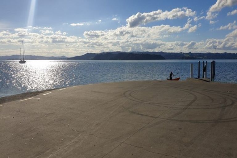 Photo of property in 41 Pyle Road West, One Tree Point, 0118