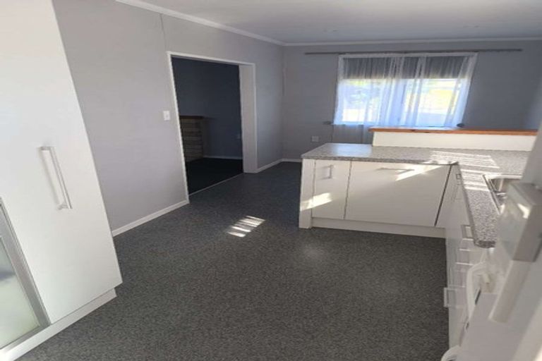 Photo of property in 43 Ruamahanga Crescent, Terrace End, Palmerston North, 4410