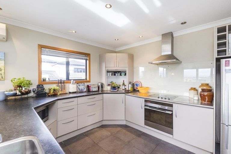 Photo of property in 56 Ruapehu Drive, Fitzherbert, Palmerston North, 4410