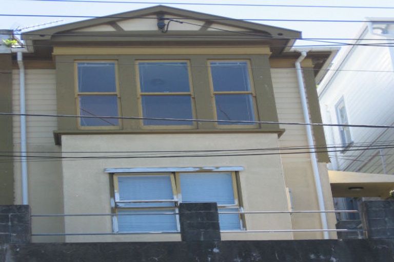 Photo of property in 82 Rolleston Street, Mount Cook, Wellington, 6021