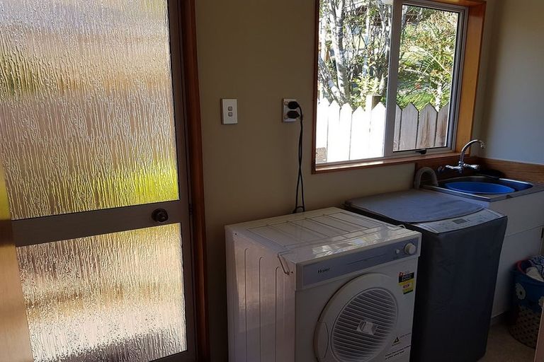 Photo of property in 2/10 Ondine Place, Glenfield, Auckland, 0629