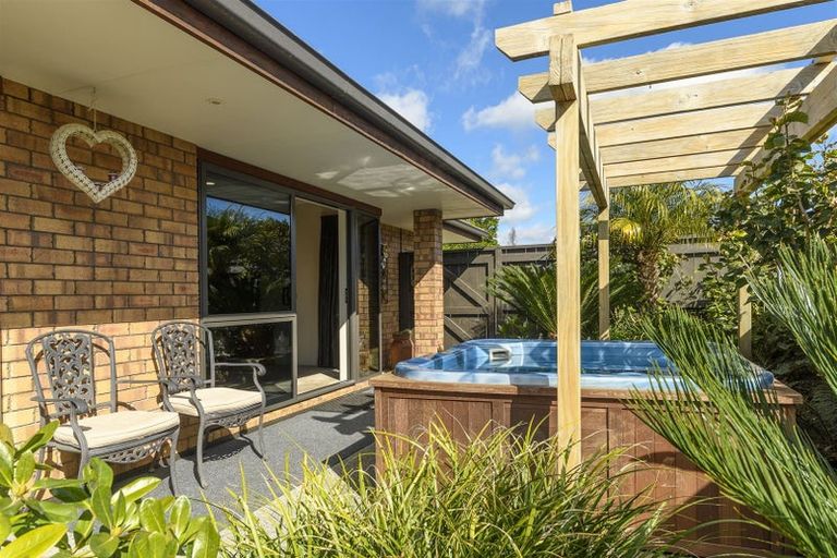 Photo of property in 142 Oteki Park Drive, Welcome Bay, Tauranga, 3112