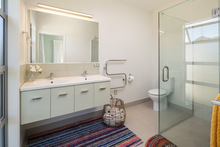 Photo of property in 33 Harbour View Heights, Picton, 7220