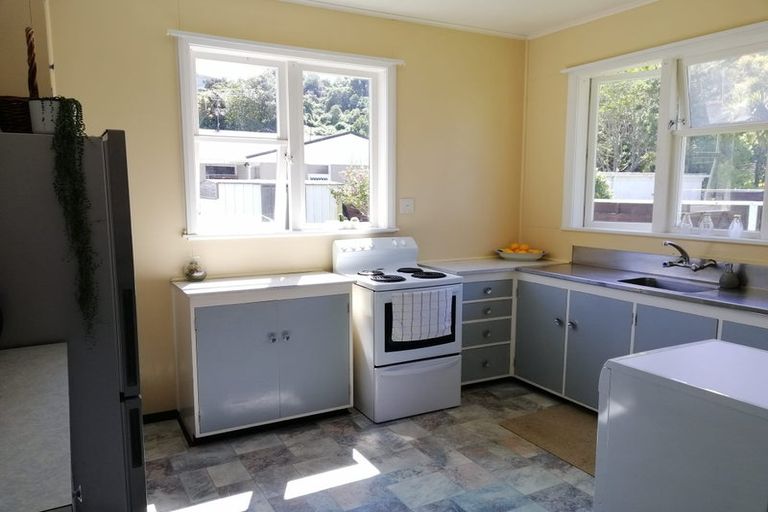 Photo of property in 41 Norton Park Avenue, Fairfield, Lower Hutt, 5011