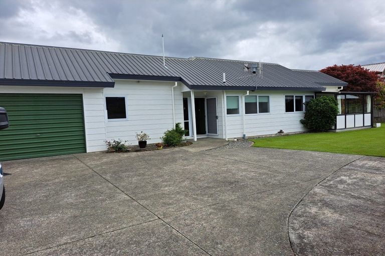 Photo of property in 17 Elliott Crescent, Havelock North, 4130