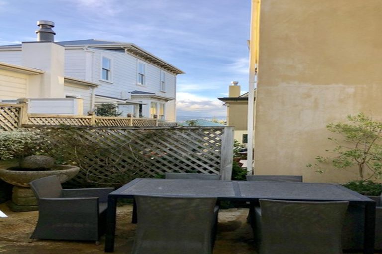 Photo of property in 3/60 Pirie Street, Mount Victoria, Wellington, 6011