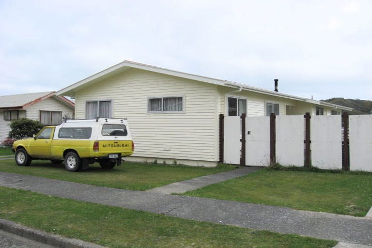 Photo of property in 18 Dewsbury Grove, Wainuiomata, Lower Hutt, 5014