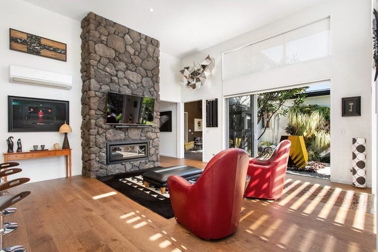 Photo of property in 17 Clyde Road, Upper Riccarton, Christchurch, 8041