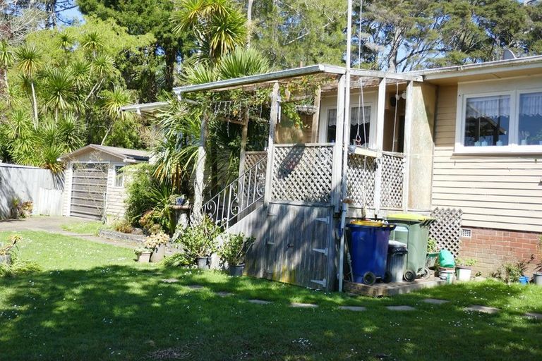 Photo of property in 46 Castleford Street, Green Bay, Auckland, 0604