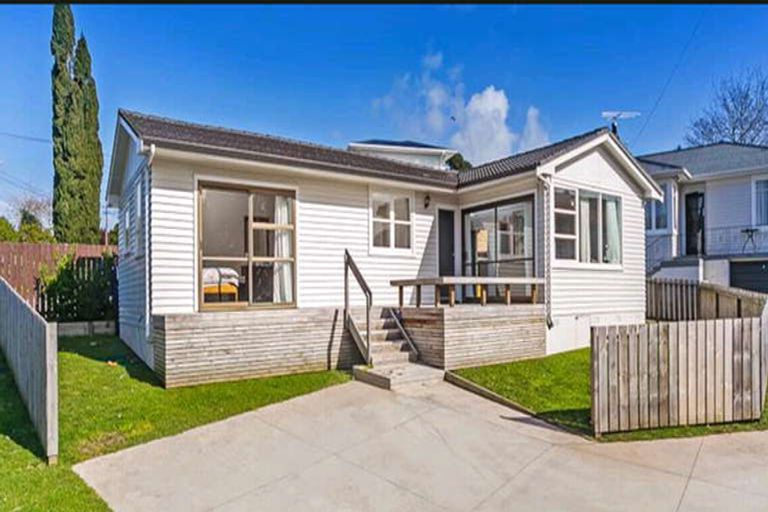 Photo of property in 30a Tiroroa Avenue, Te Atatu South, Auckland, 0610
