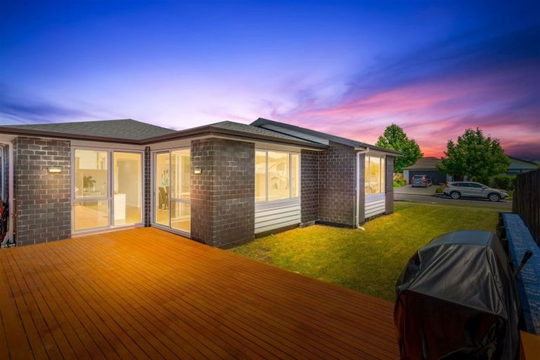 Photo of property in 6 Coote Way, Kumeu, 0810