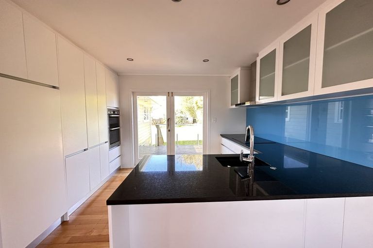 Photo of property in 16 The Boulevard, Sunnyhills, Auckland, 2010