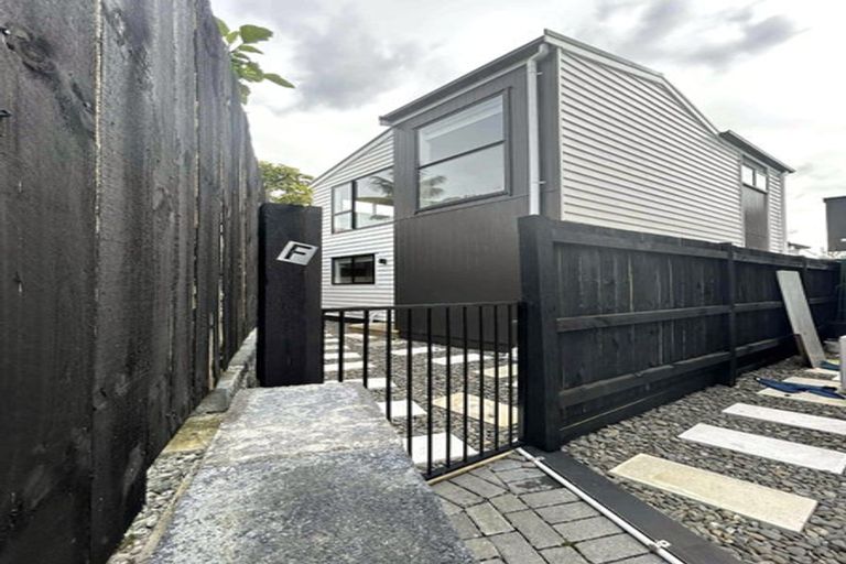 Photo of property in 4f Hepburn Road, Glendene, Auckland, 0602