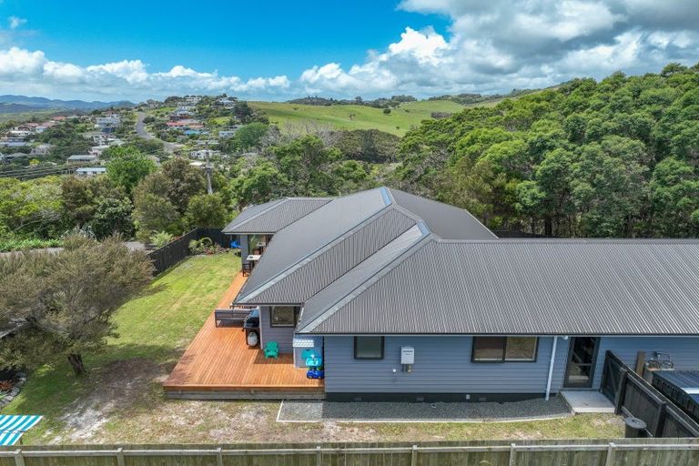 Photo of property in 24 Dudley Crescent, Cable Bay, 0420