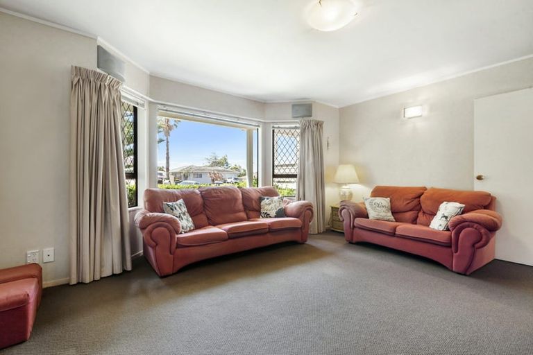 Photo of property in 20 Ronald Macken Place, Windsor Park, Auckland, 0632